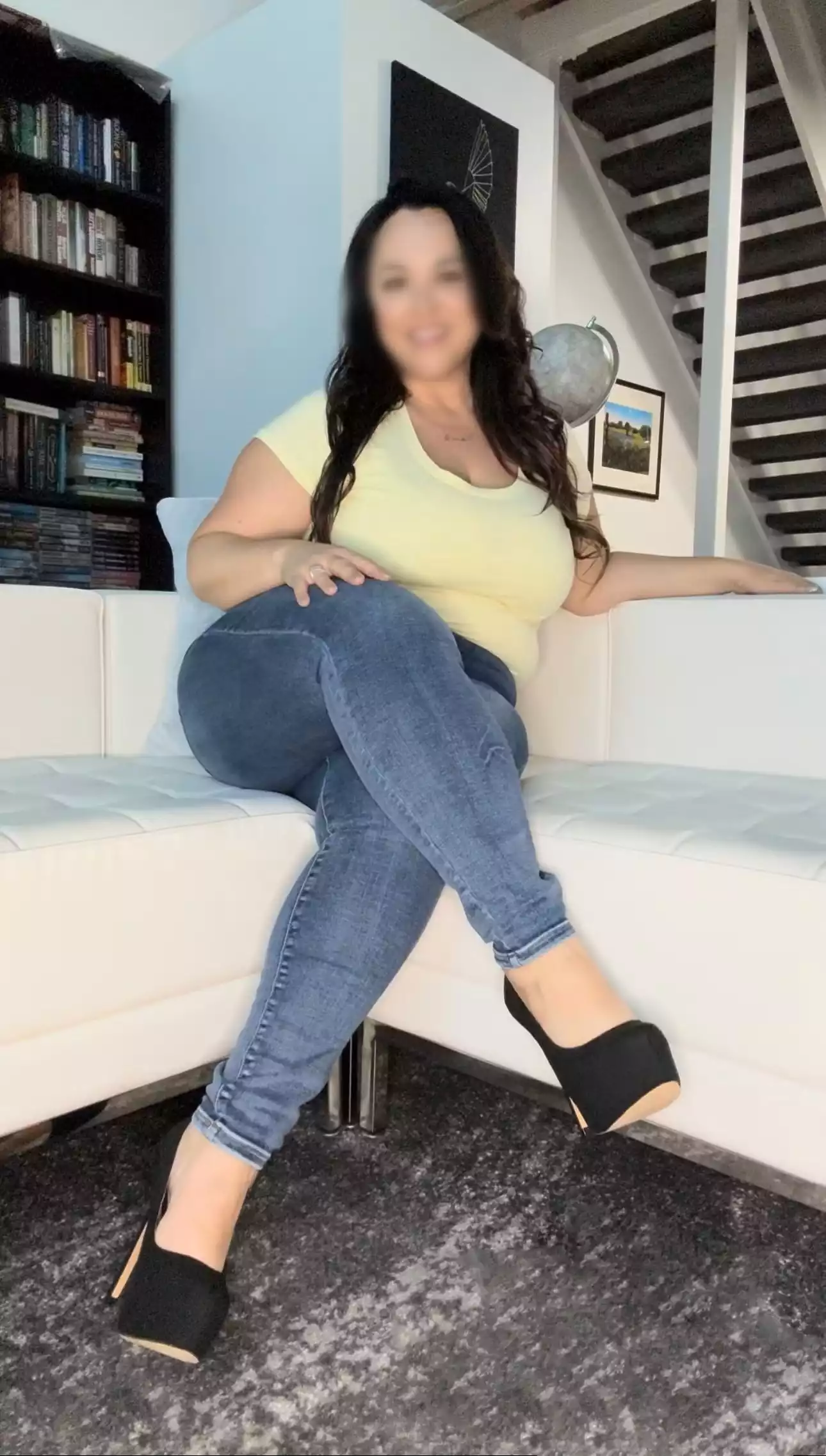 latalia Escort Image